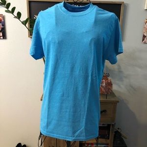 💛2/$12💛 Gildan Unisex shirt (Small)